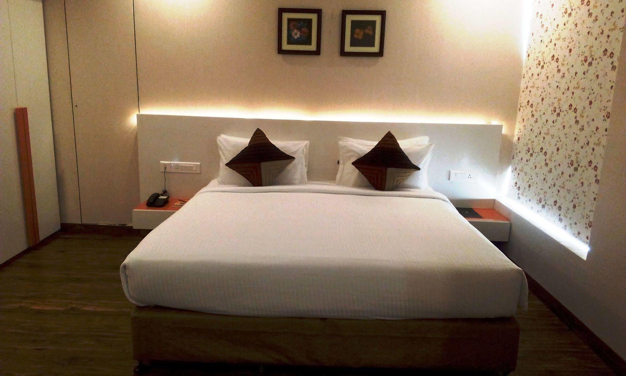 Mango Hotels Prangan Μπουμπάνεσβαρ Εξωτερικό φωτογραφία